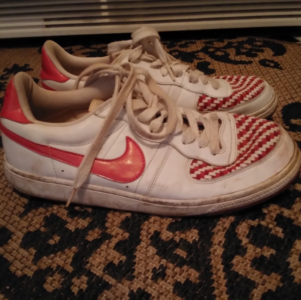 Women's Pink and White Nike Shoes 11
